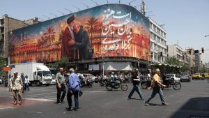 billboard-dengan-gambar-mendiang-ayatollah-ali-khamenei-dan-jenderal-qassem-soleimani-terpampang-di-kota-teheran-iran-1782886868892_169